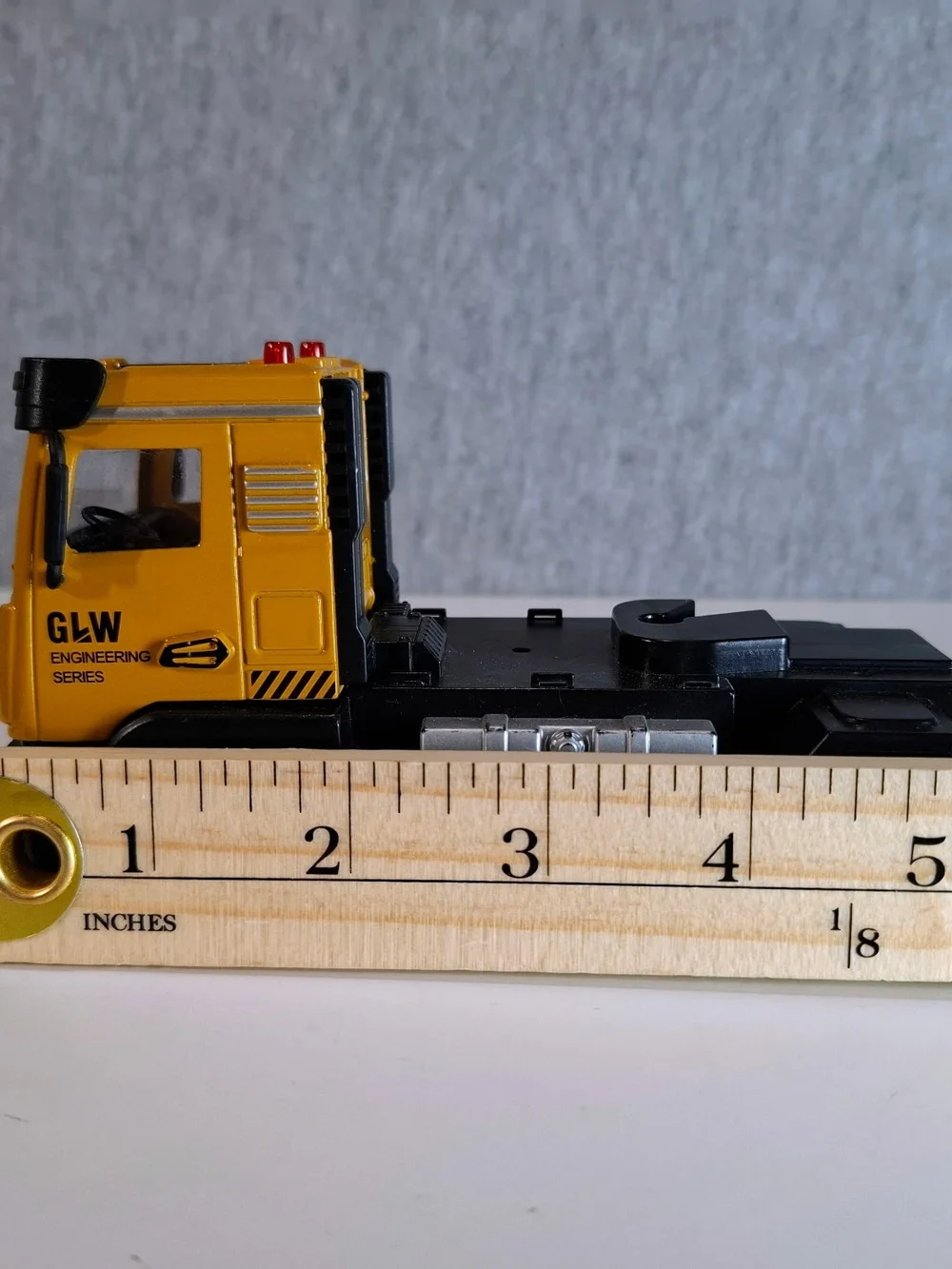 GLW  Yellow Toy Engineering Truck for Kids